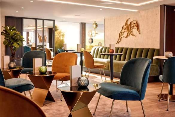 Amadeus River Cruises, Amadeus Riva, Cafe Vienna.jpg